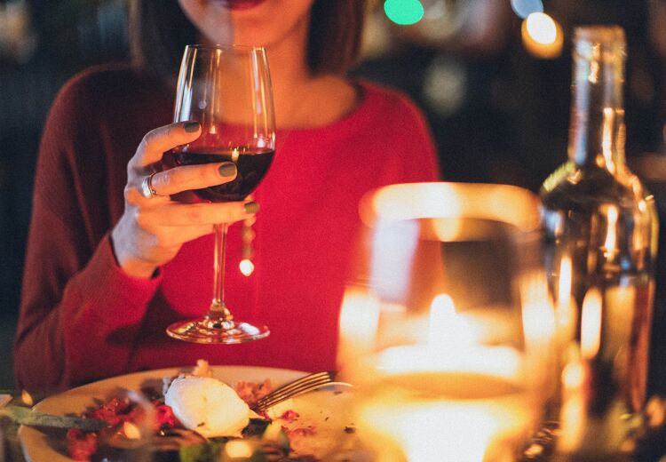Ga op Valentijnsdag lekker eten met je partner. Veel liefde gaat immers ook door de maag.
