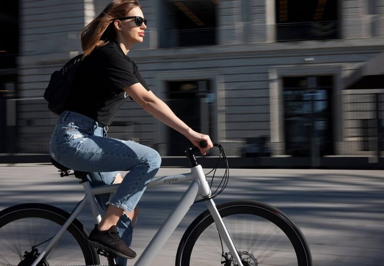 Je ziet ook steeds meer jongeren op een e-bike, vooral scholieren.