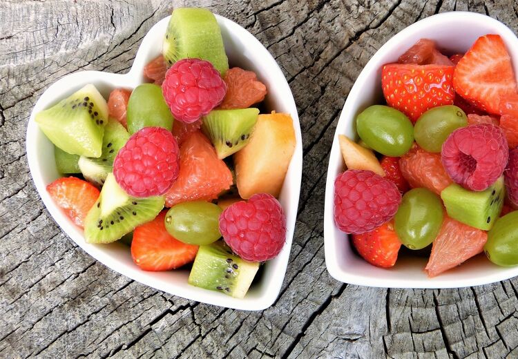 Lekker, gezond en indrukwekkend! Een zelfgemaakte fruitsalade voor bij de barbeque.