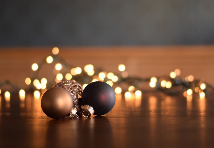 Led-lampjes in de boom verbruiken haast geen stroom. Geen reden om op gezelligheid te bezuinigen dus!