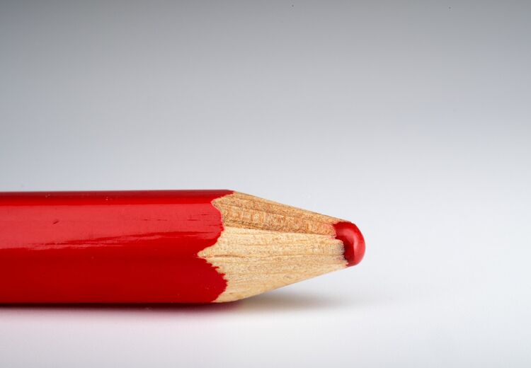 Sinds 1921 stemmen we met een rood potlood. Met de verkiezingen worden er vele miljoenen verbruikt.