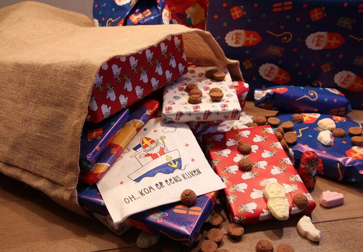 Vanaf ongeveer 1880 worden Sinterklaasgedichten gebruikt om een cadeau te beschrijven.