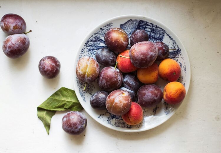 Wist je dat 'tot in de pruimentijd!' uit de zeventiende eeuw komt en zoiets betekent als tot de volgende zomer!