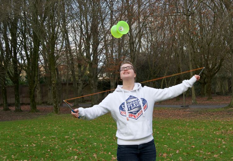 Luuk staat met een mooie foto en zijn verhaal over transgender zijn in het foto-verhalenboek van Özden Karababa.