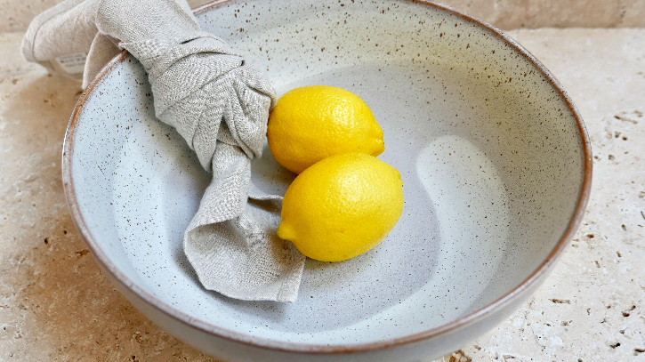 Citroen is een citrusvrucht en familie van de sinaasappel.