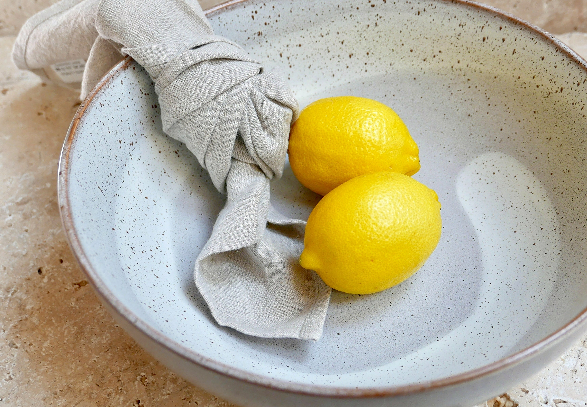 Citroen is een citrusvrucht en familie van de sinaasappel.