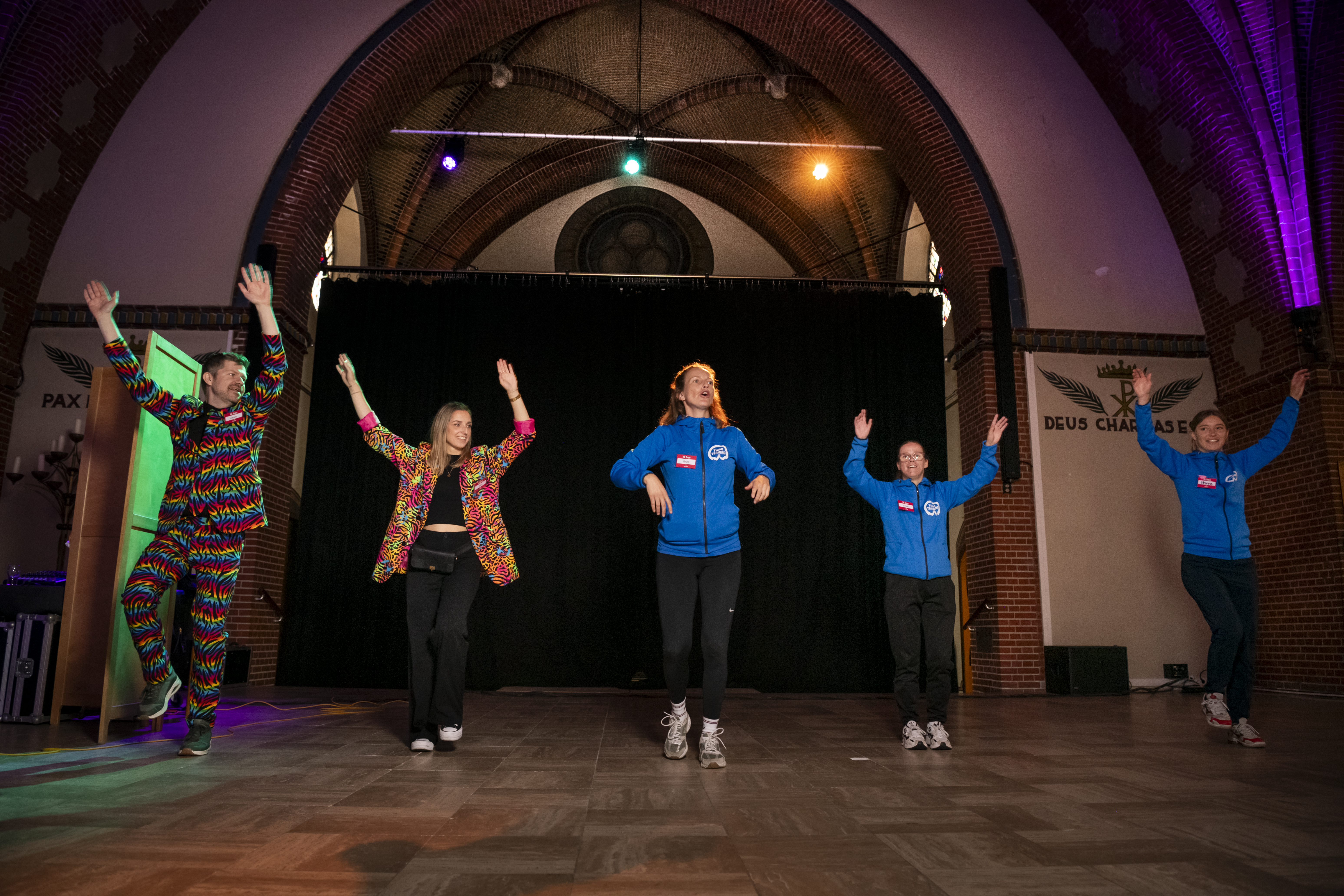 Hoe kan je op een leuke manier in beweging komen? Het beweegteam doet het voor.