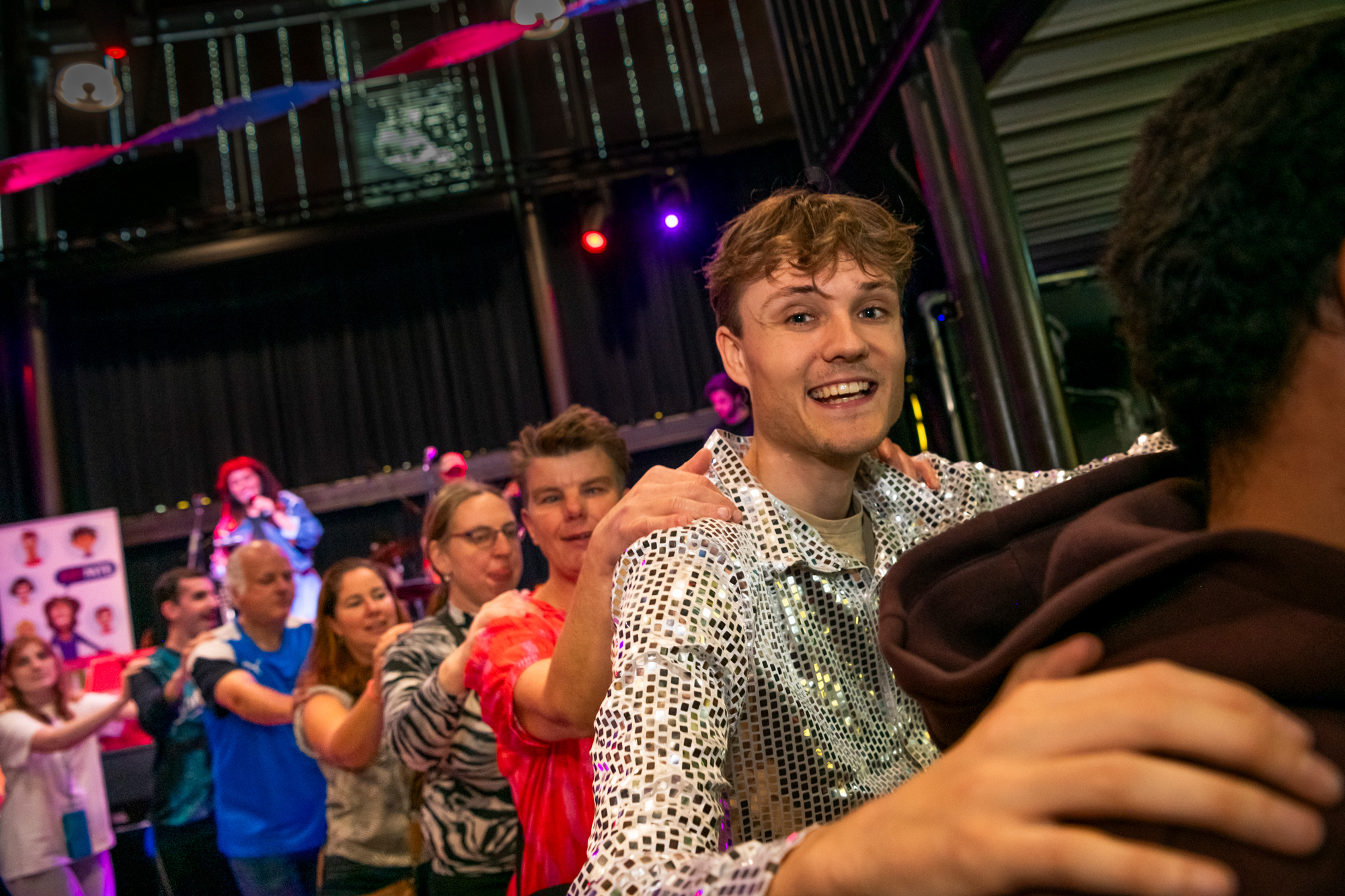 Natuurlijk kon de polonaise aan het eind van de middag niet ontbreken. Iedereen deed enthousiast mee!