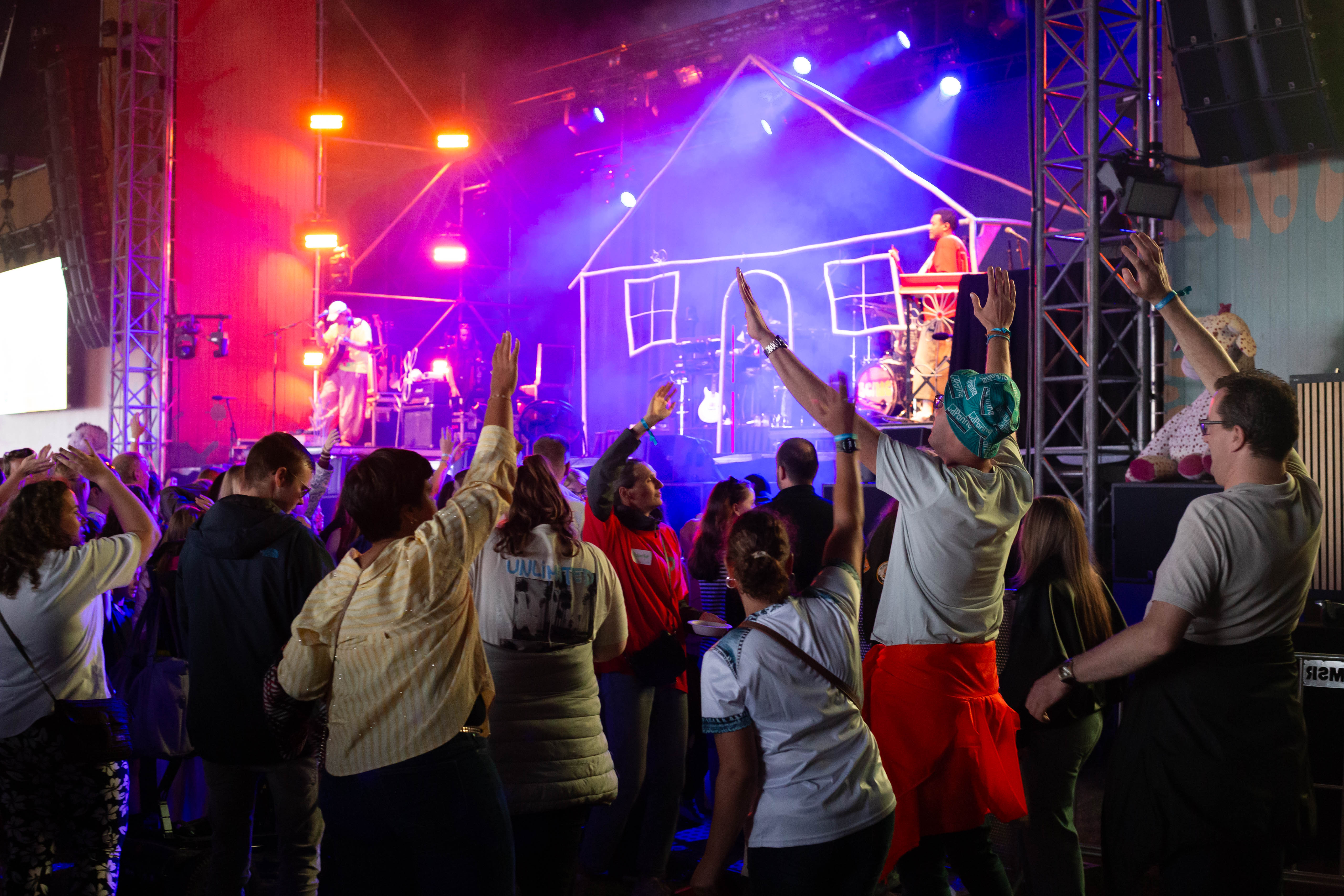 Dansen op de muziek.