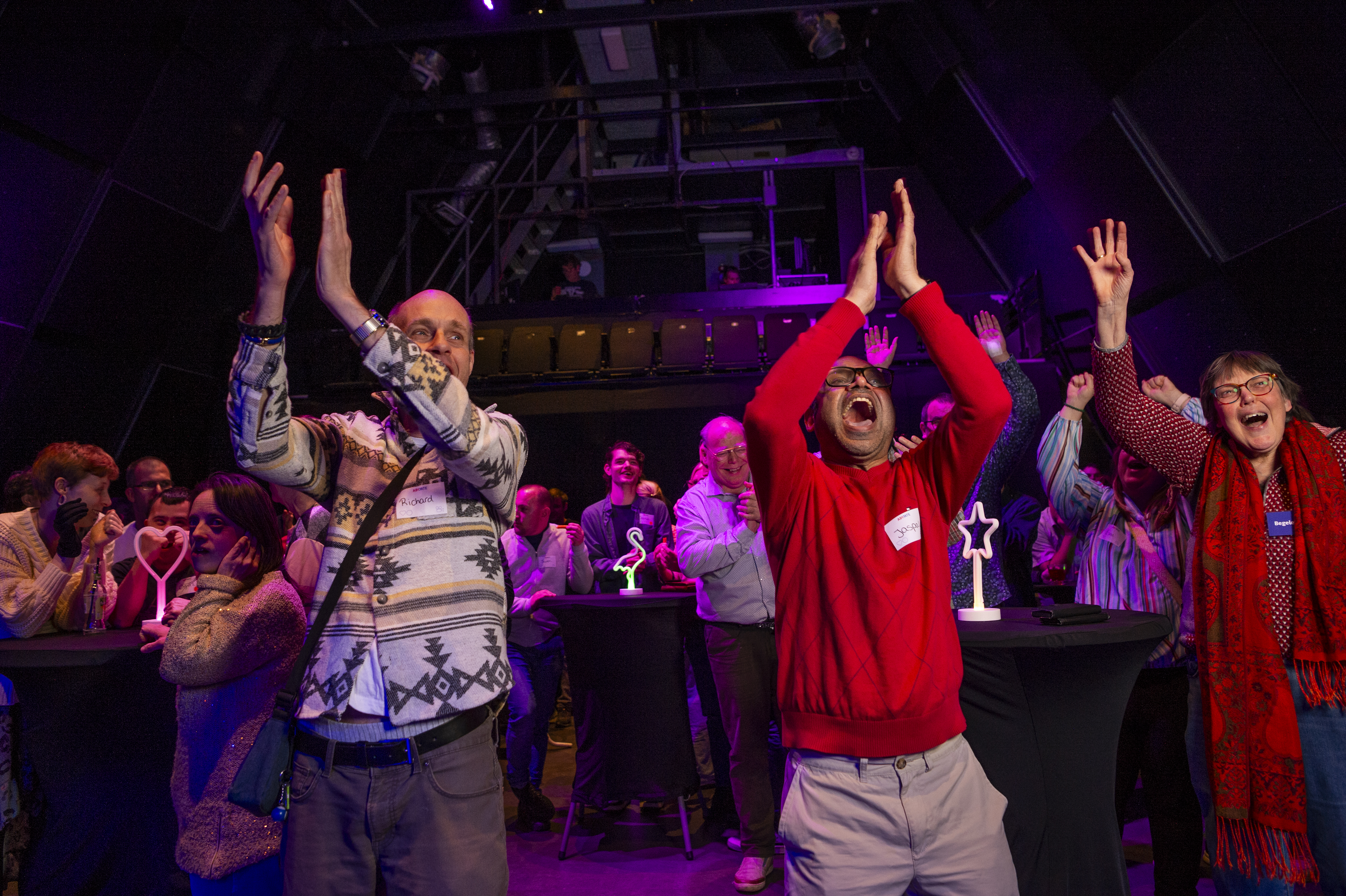 Uitzinnig publiek bij het optreden van de ABCDate Bands