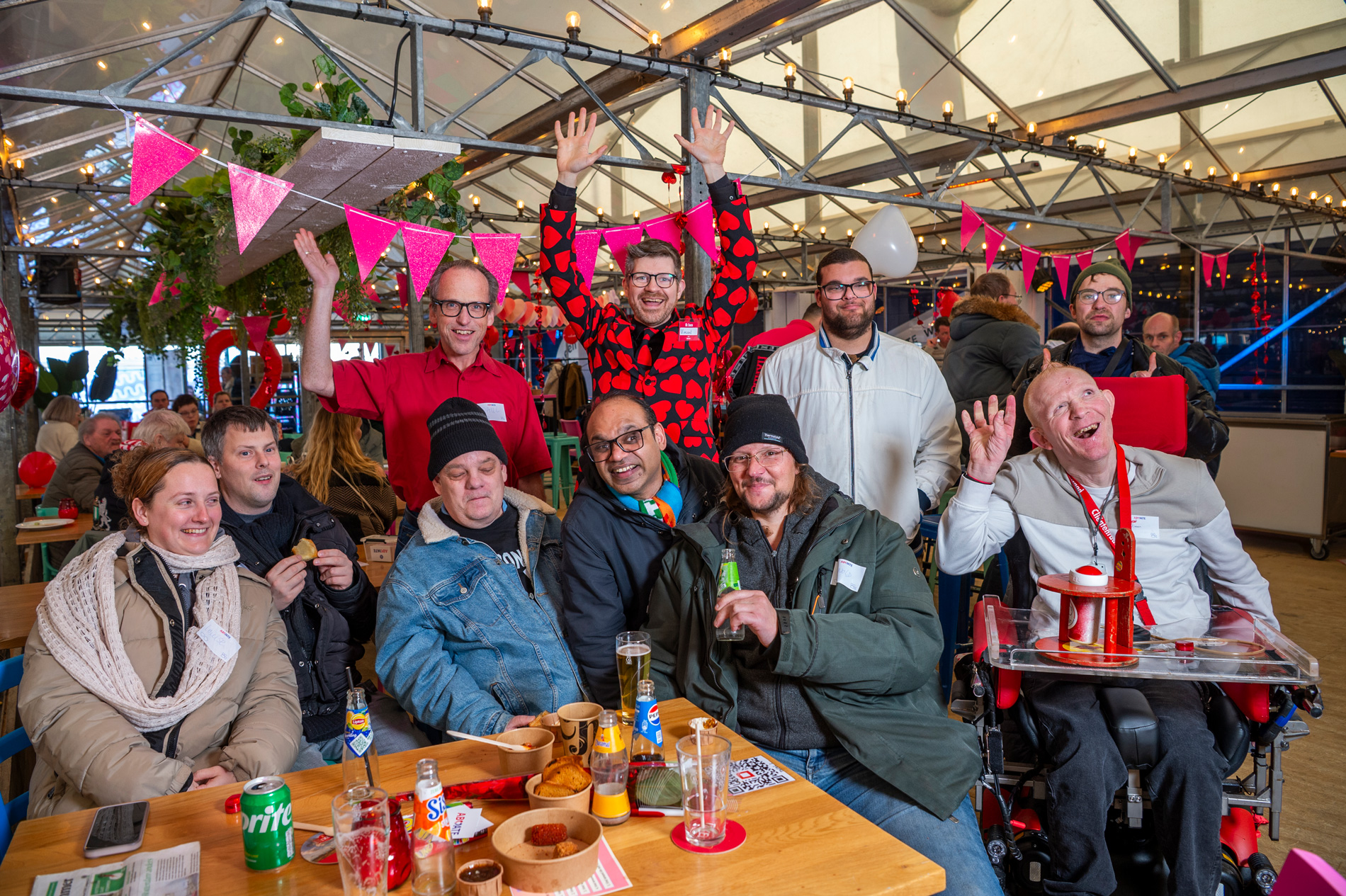 Vincent (hartjespak) is de vaste gastheer en presentator van ABCDate.