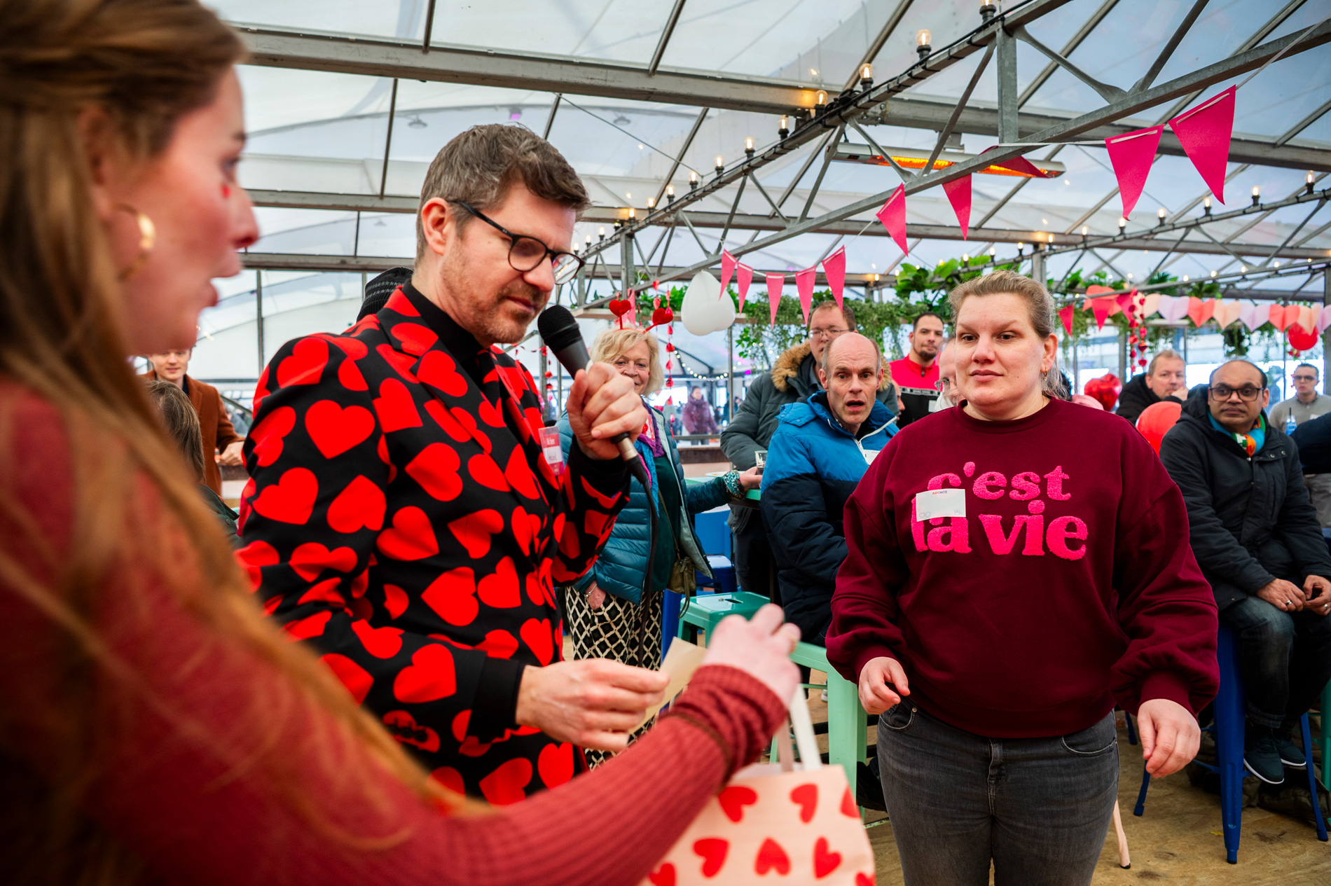 Met de Wie-ben-jij-Bingo leer je snel en op een leuke manier nieuwe mensen kennen.