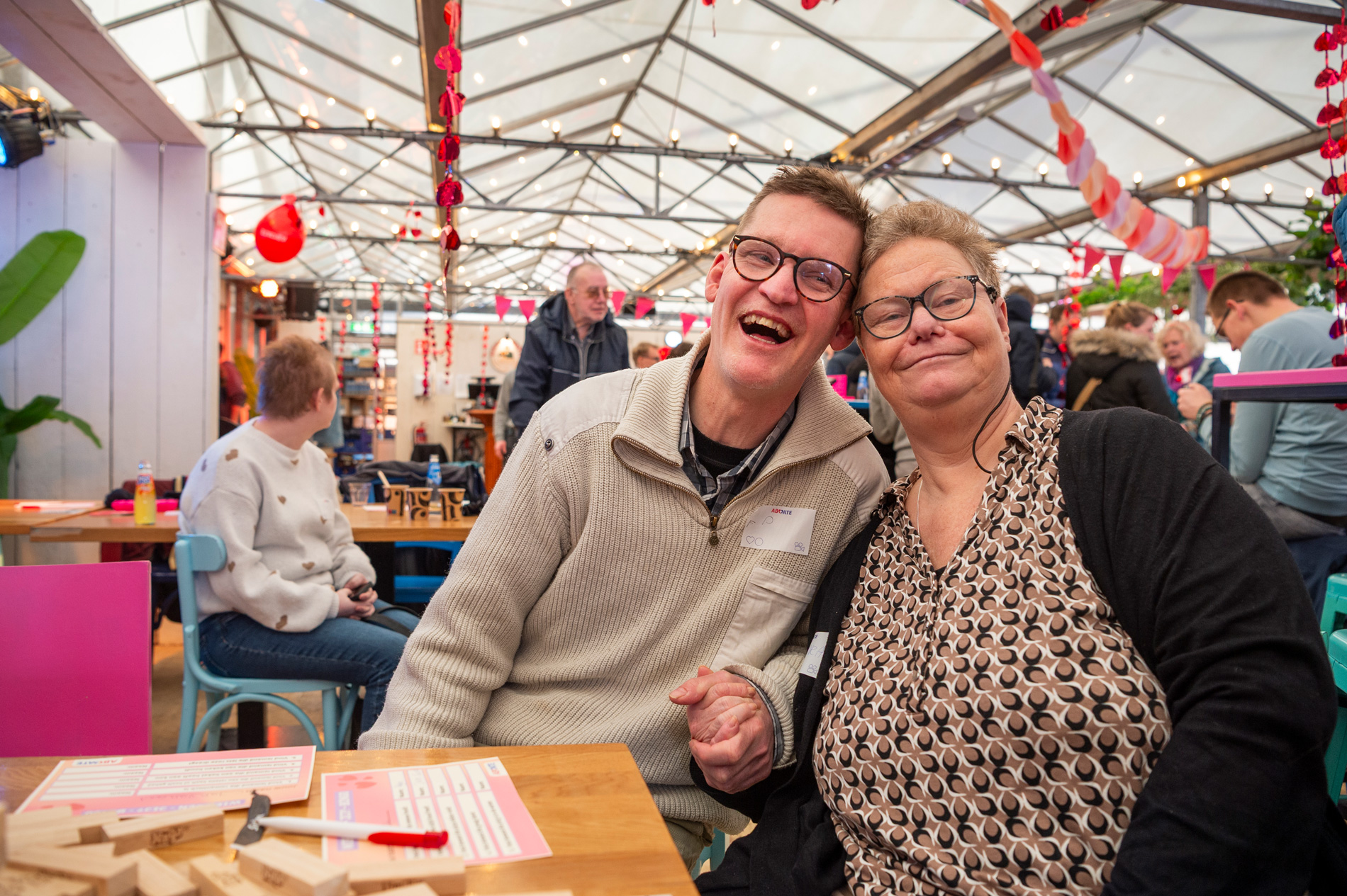 Contact is gauw gemaakt als je samen dingen hebt om over te praten. ABCDate helpt daarbij op allerlei manieren.