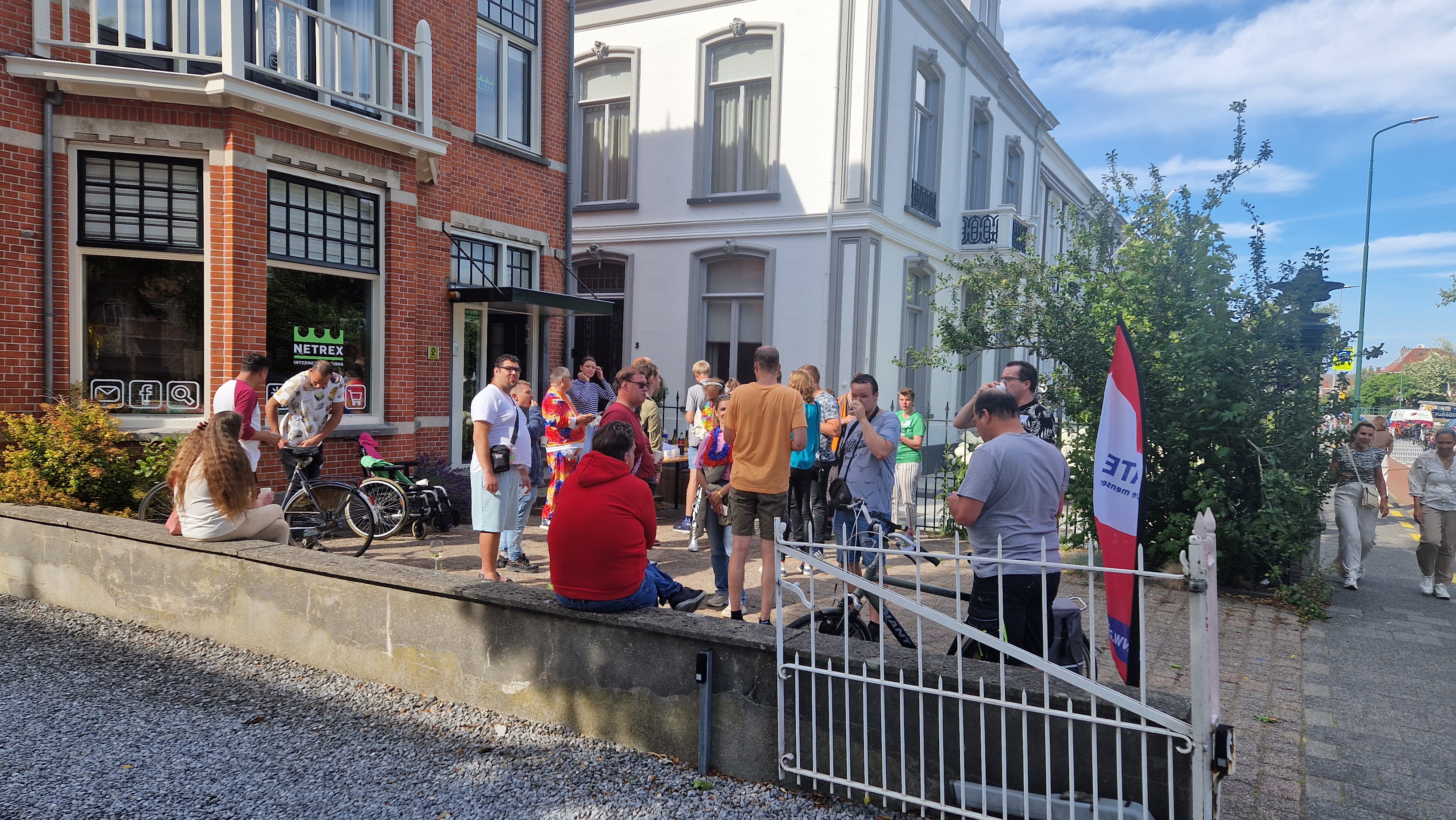 Elkaar een beetje leren kennen voordat we naar het festivalterrein gaan.