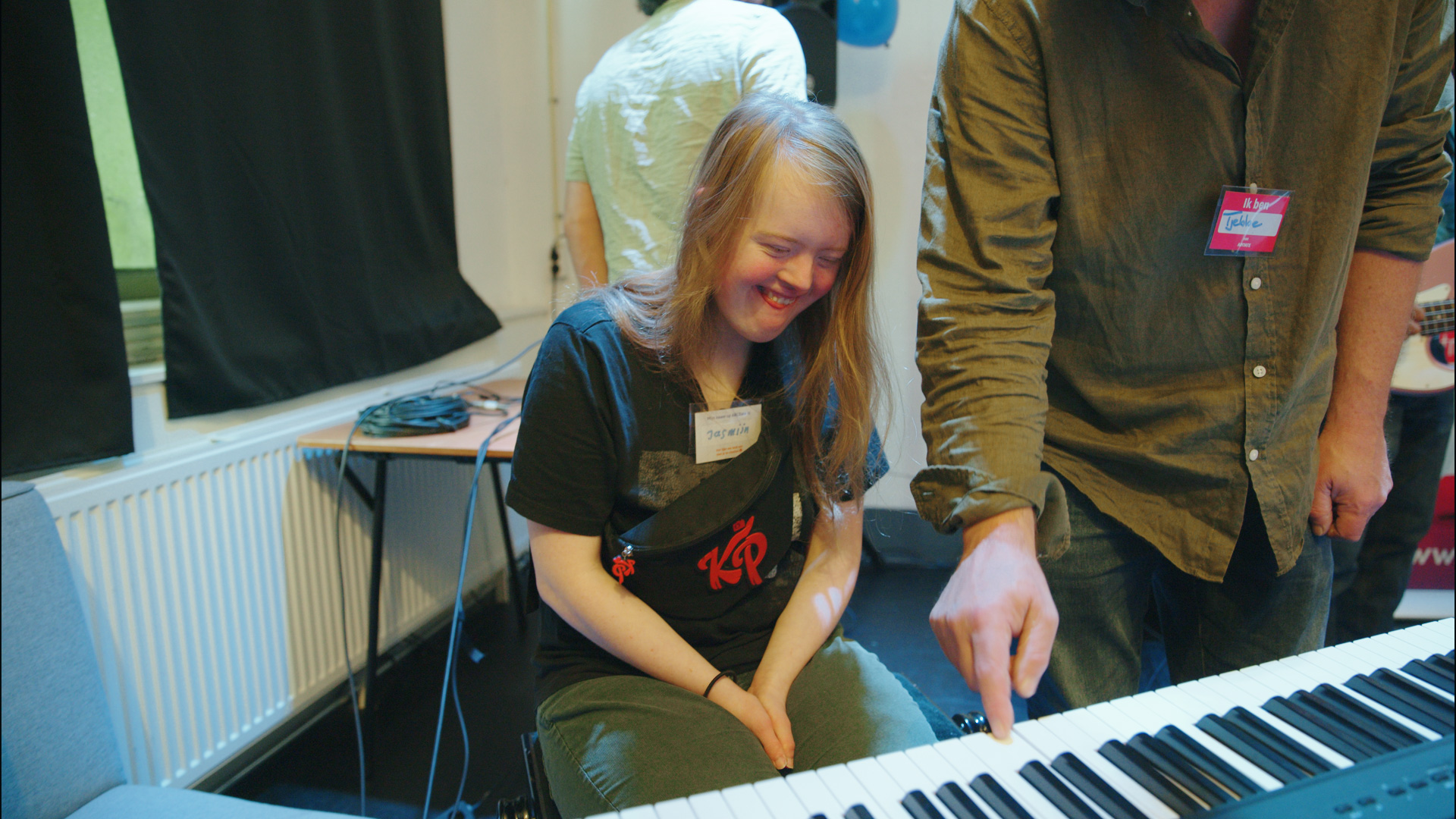 Jasmijn heeft al ervaring in de ABCDate Band. Vorig jaar trad zij op voor een uitverkochte zaal in het Koorenhuis in Den Haag.