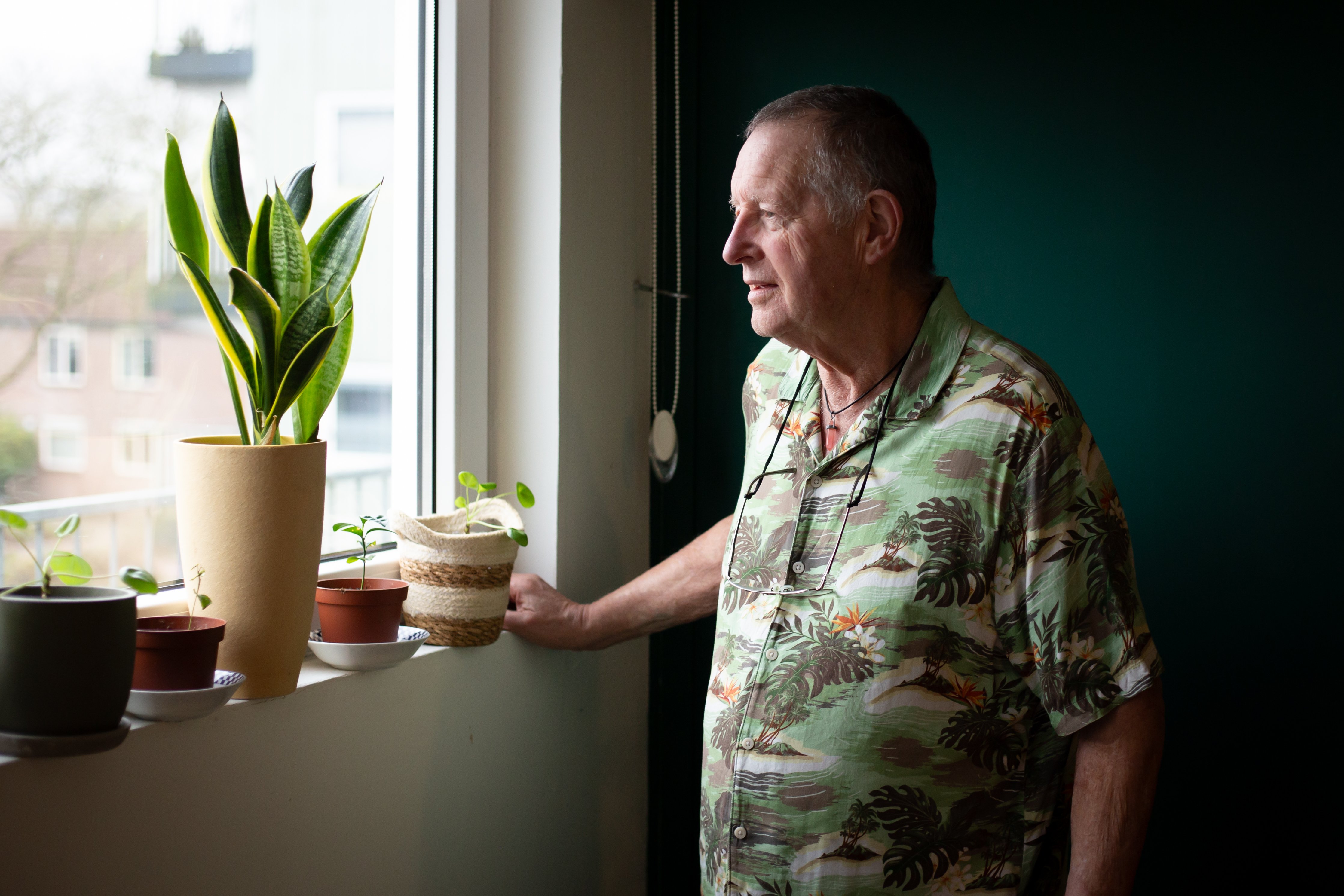 Kees: &quot;Ik kan niet zo best de Nederlandse taal lezen. Dus dan moeten anderen met mij meelezen. Maar ik doe het wel.&quot;