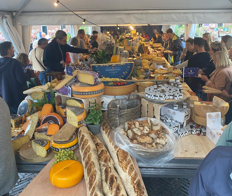 Kaasmakers uit Woerden hebben de grootste kaasplank van de wereld gemaakt!