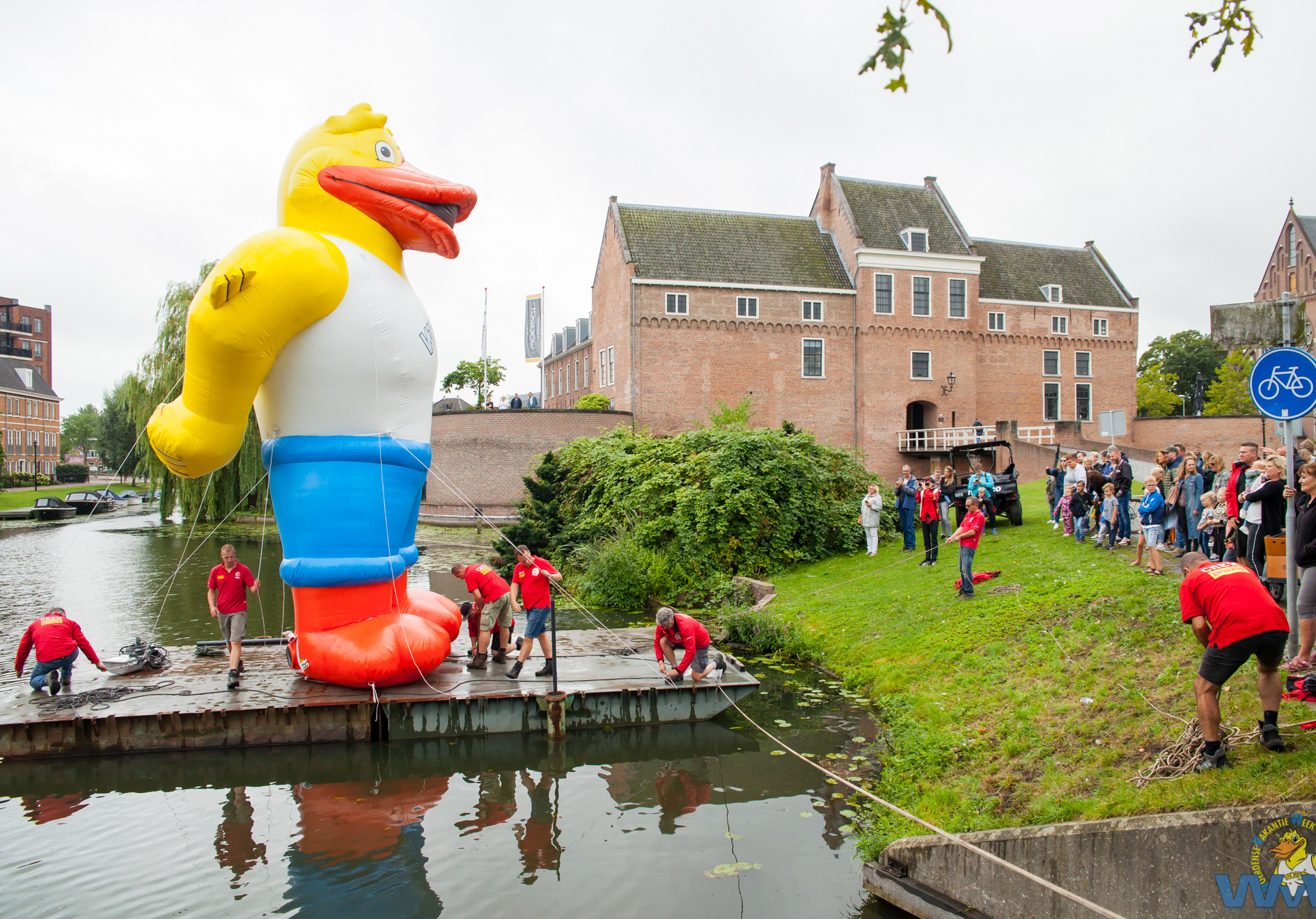 Woerdy wordt te water gelaten in Woerden